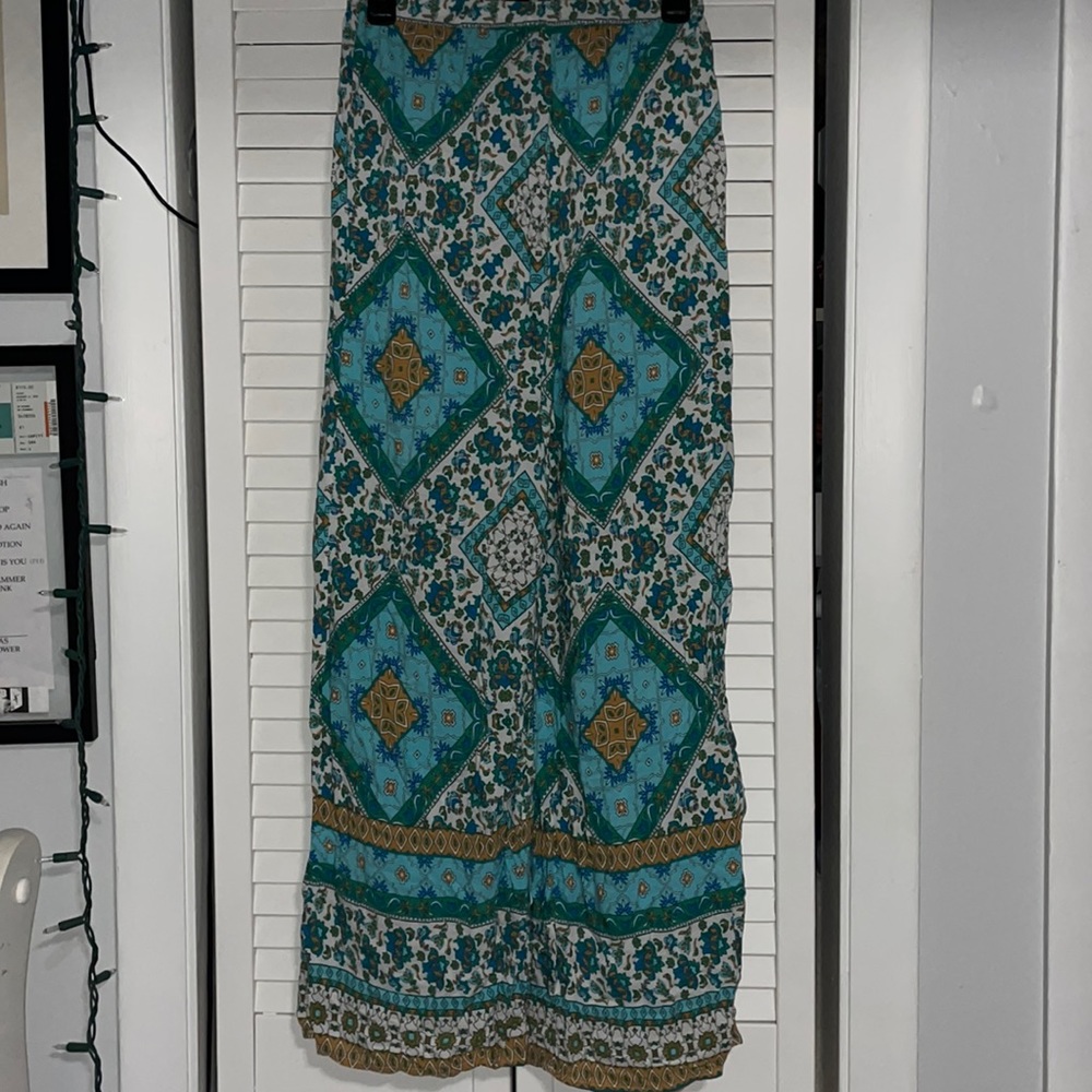 Blue and White flowy pants. Size small.